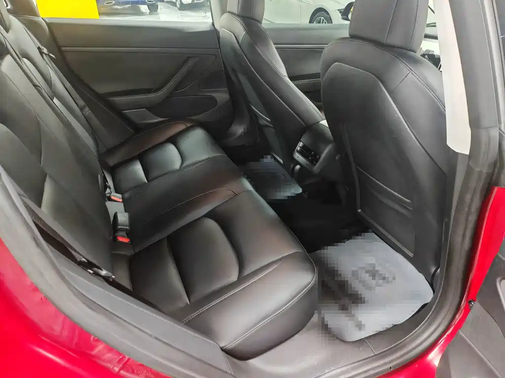 Tesla Model 3 — миниатюра 6