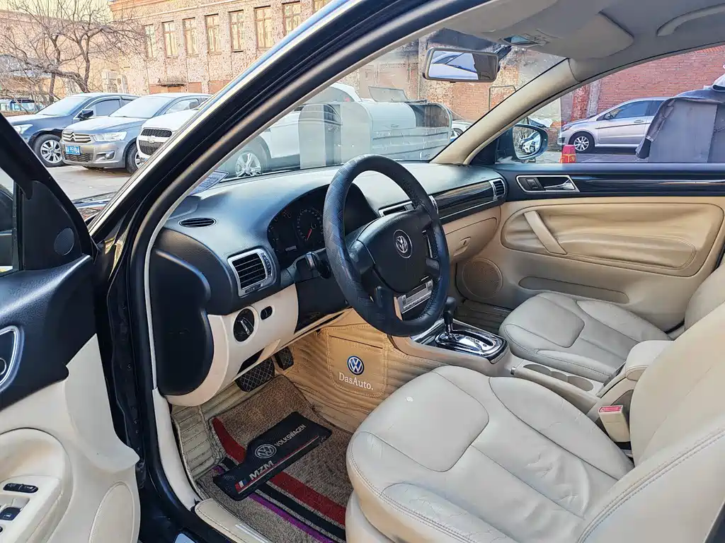 Volkswagen Passat 2009 2.0L MFI AT Premium