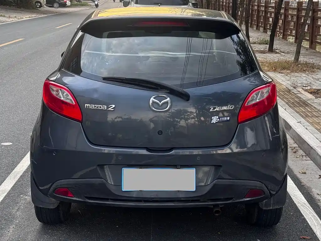 Mazda 2 — миниатюра 5