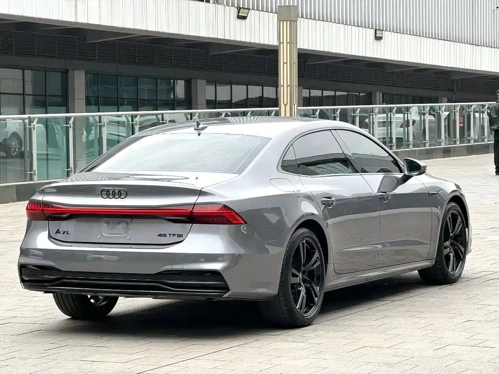 Audi A7L 2024 45TFSI quattro S-line