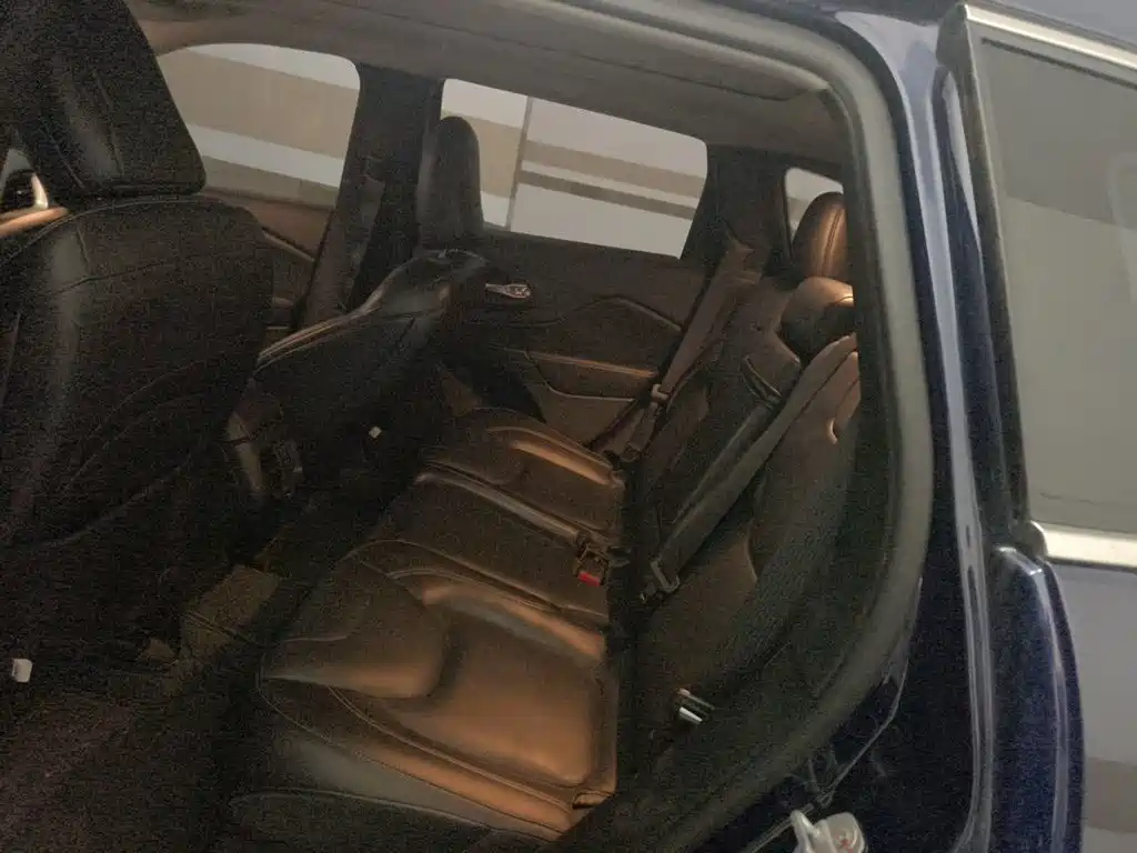 Jeep Cherokee — миниатюра 13