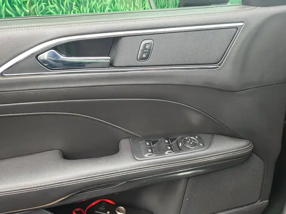 Ford Taurus — миниатюра 7