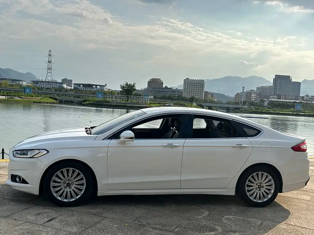 Ford Mondeo — миниатюра 7