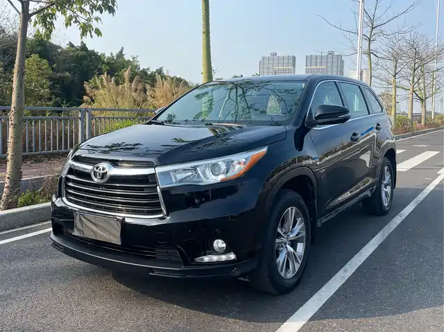 TOYOTA HIGHLANDER