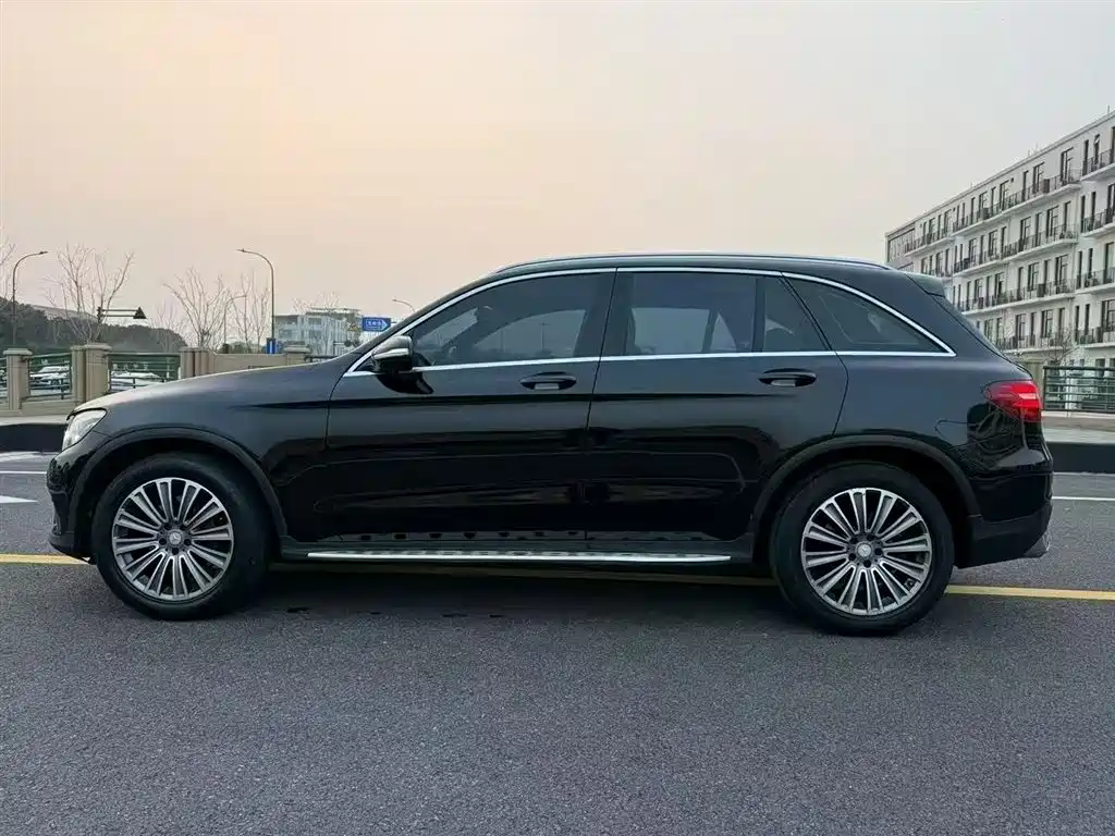 MERCEDES-BENZ GLC