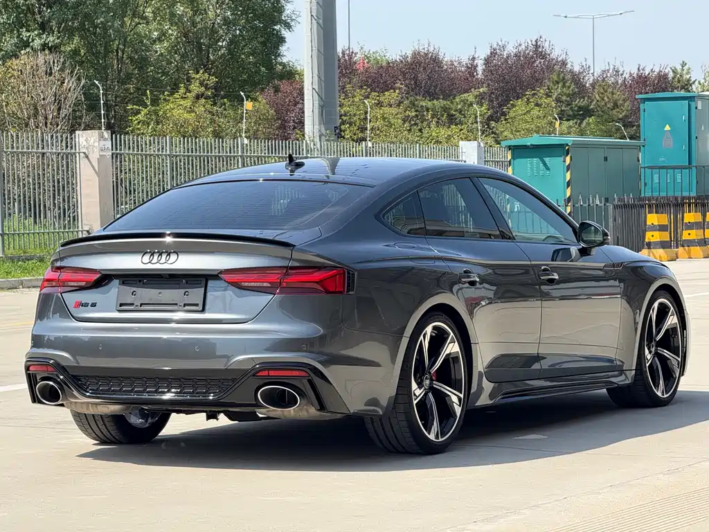 AUDI RS 5