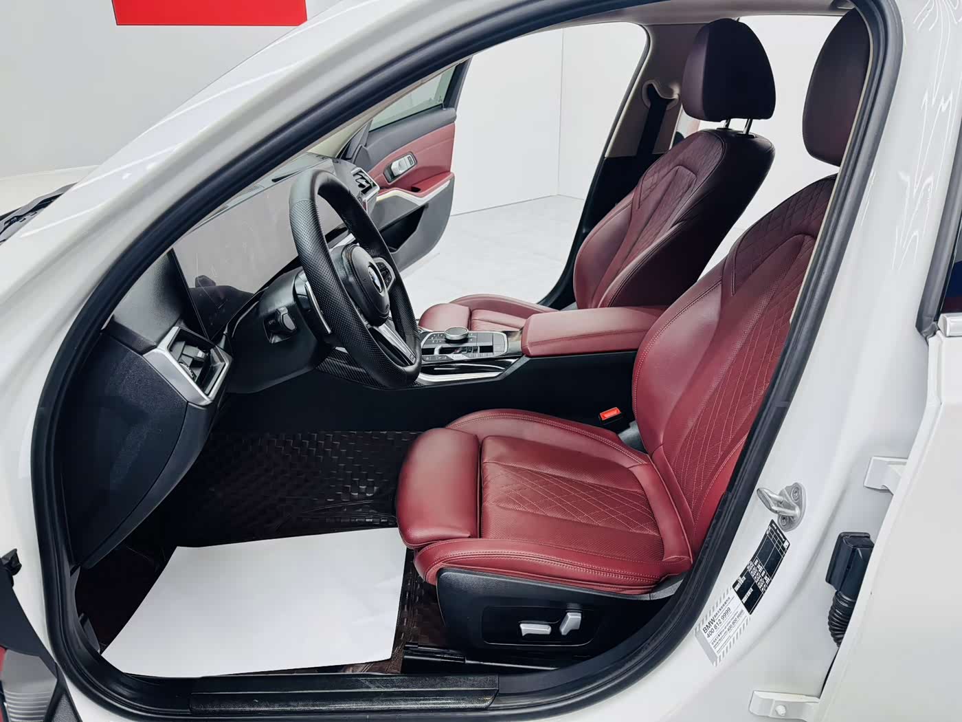 BMW 3 Series 2.0 л 2023 г. Белый, пробег 34000 км