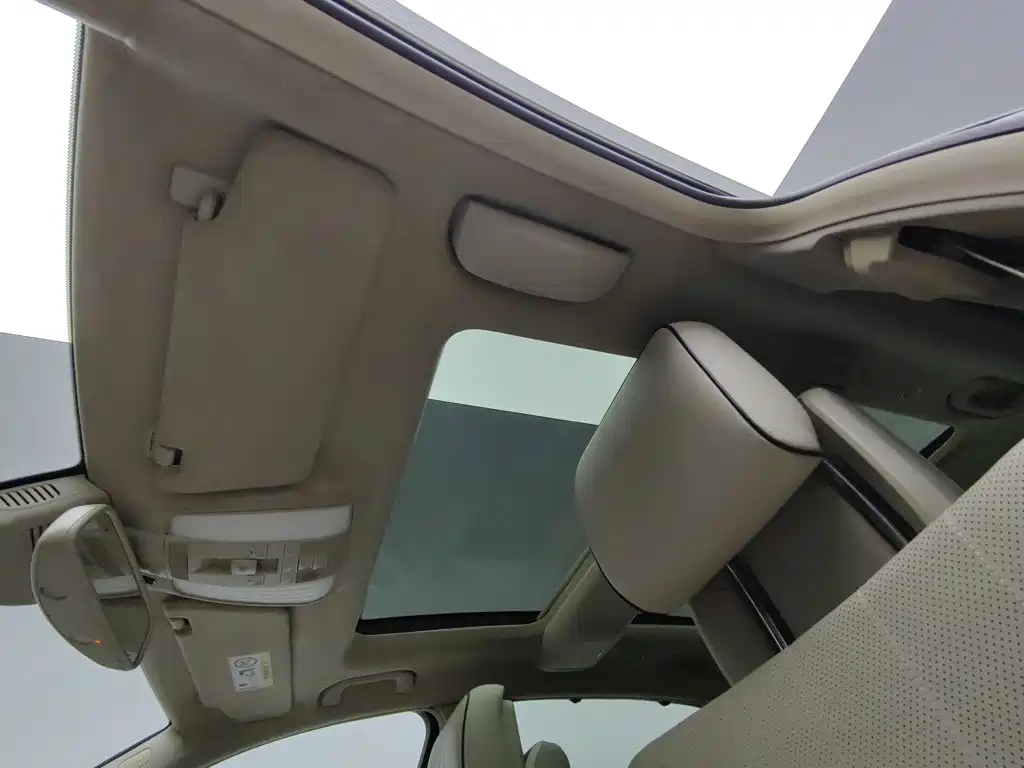 Mercedes-Benz E-Class — миниатюра 14