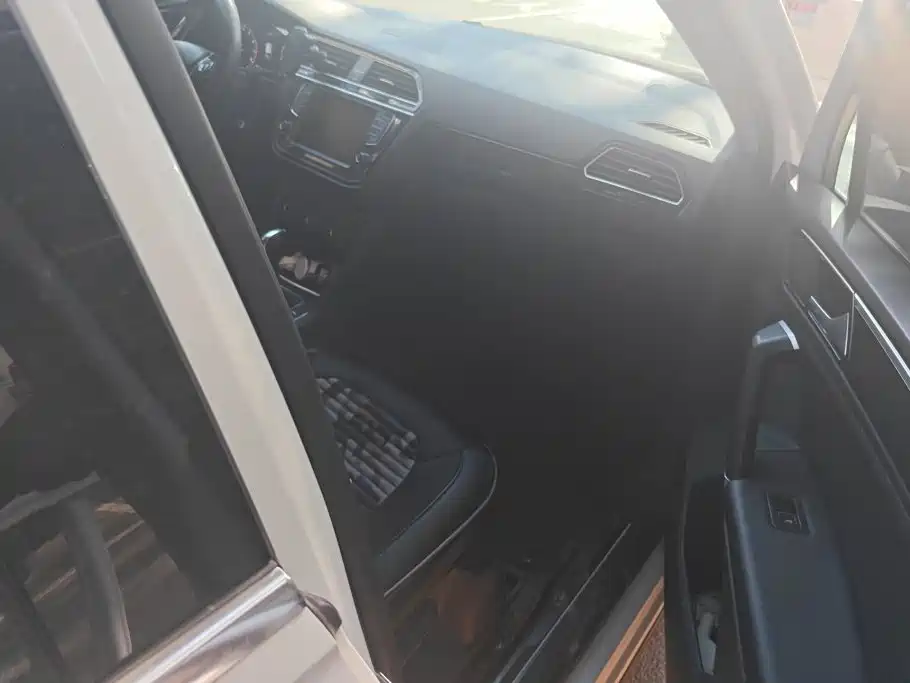 Volkswagen Tiguan — миниатюра 8