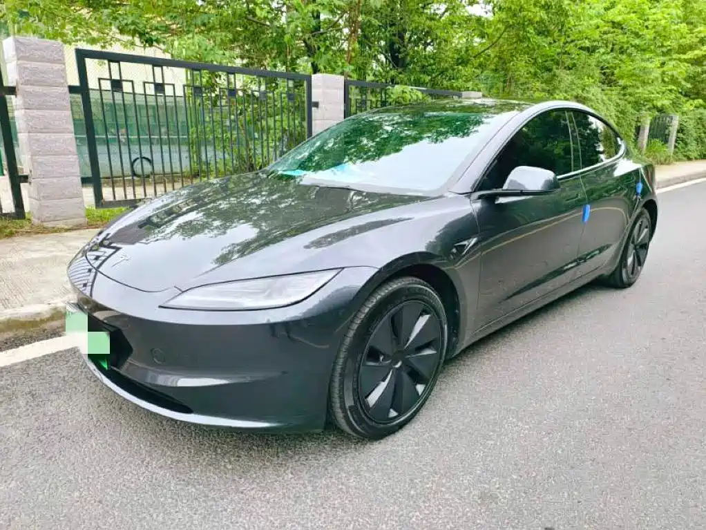 Tesla Model 3 2024