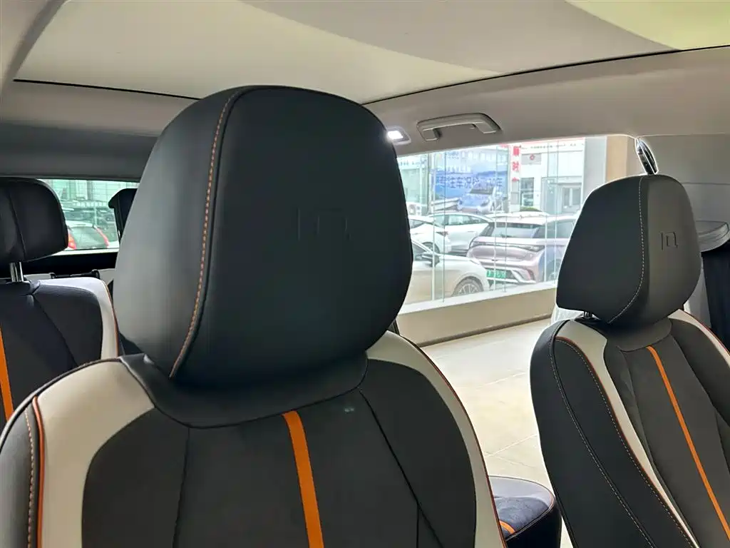 VOLKSWAGEN ID.6 CROZZ