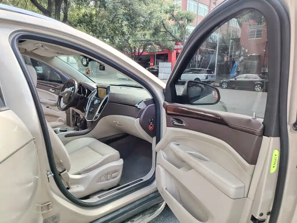 Cadillac SRX — миниатюра 5