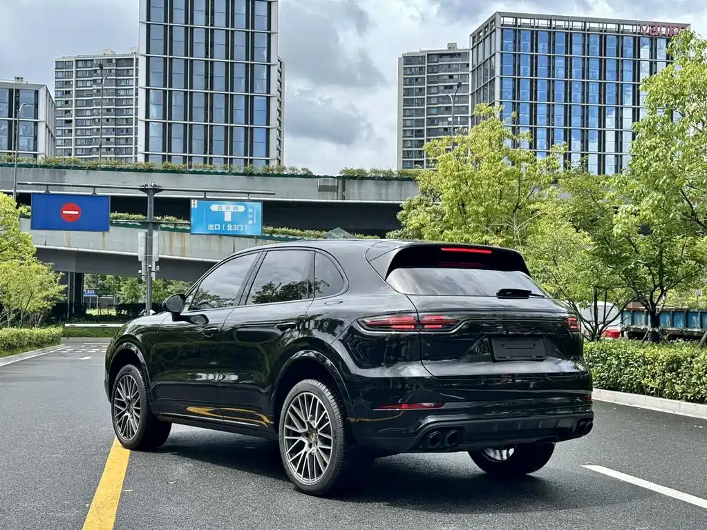PORSCHE CAYENNE