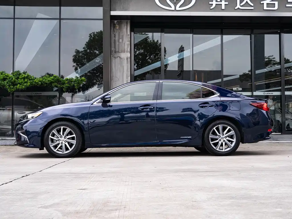 Lexus ES 2015 300h Comfort