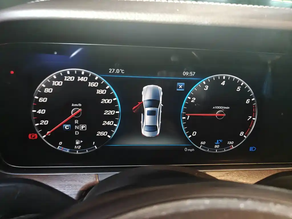 Mercedes-Benz E-Class — миниатюра 4