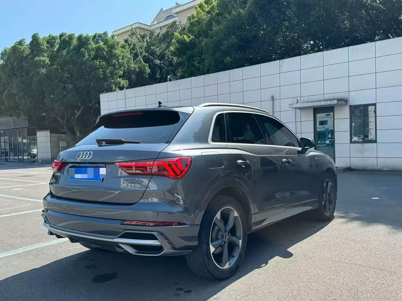 Audi Q3 1.4 л 2022 г. Серебристо-серый, пробег 35000 км