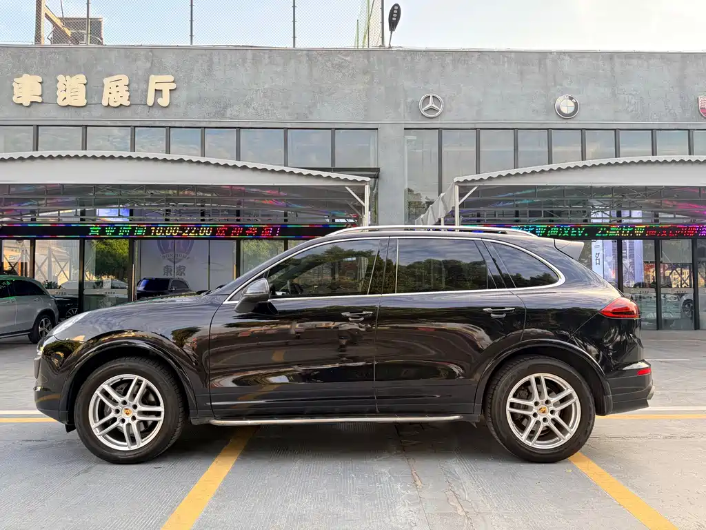 PORSCHE CAYENNE