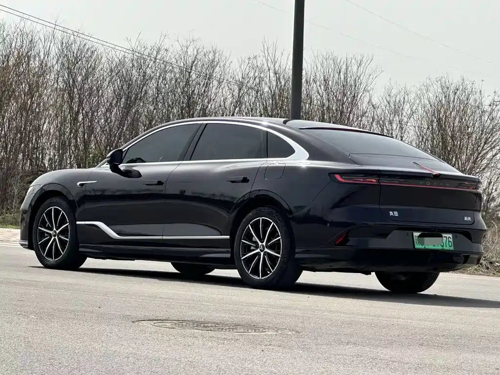 VOYAH LANTU CHASING LIGHT