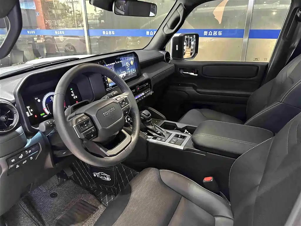 TOYOTA PRADO