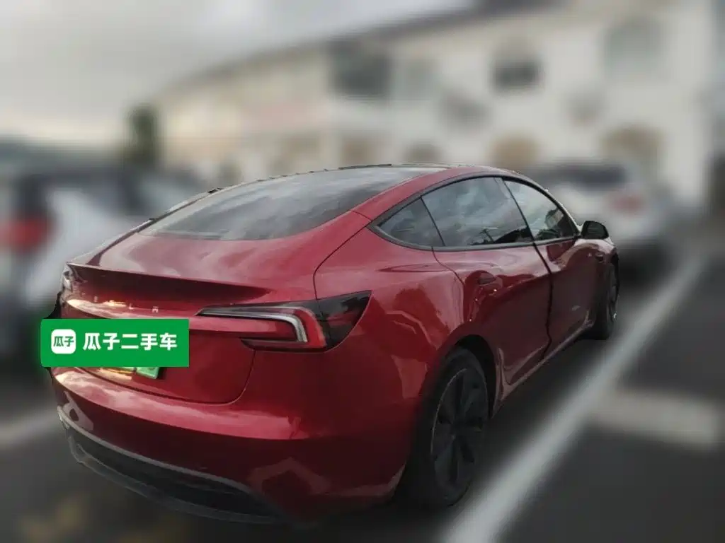 Tesla Model 3 — миниатюра 5