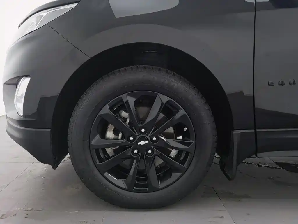 Chevrolet Equinox — миниатюра 17
