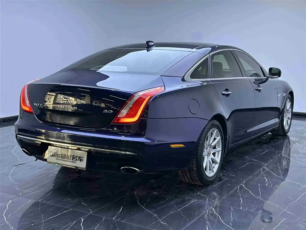 JAGUAR XJ