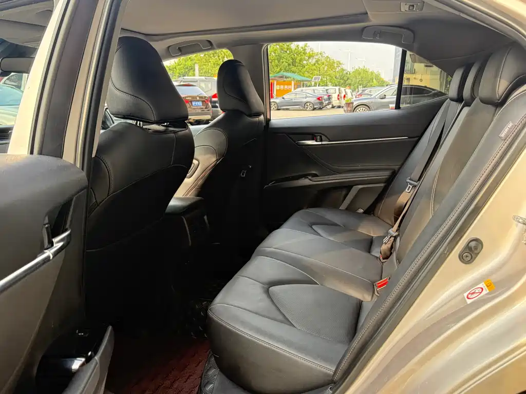 TOYOTA CAMRY