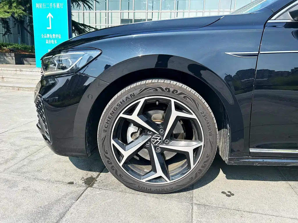 Volkswagen Passat 2023 330TSI Luxury
