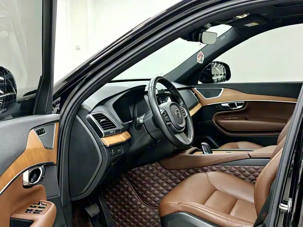 Volvo XC90 2021 B5 Luxury 7 мест