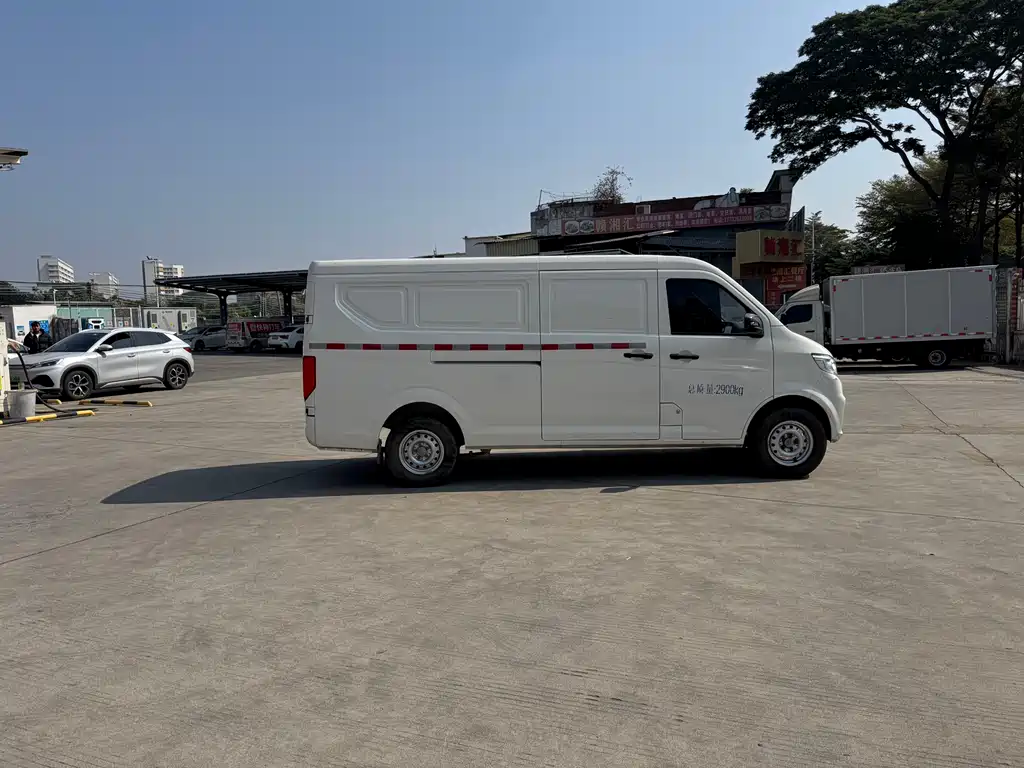 CHANGAN CROSS STAR V7 EV