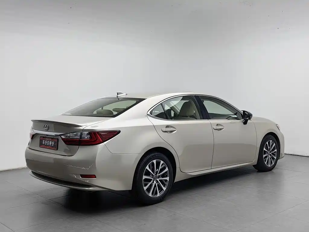 Lexus ES — миниатюра 2
