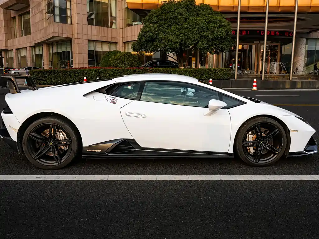 LAMBORGHINI HURACÁN