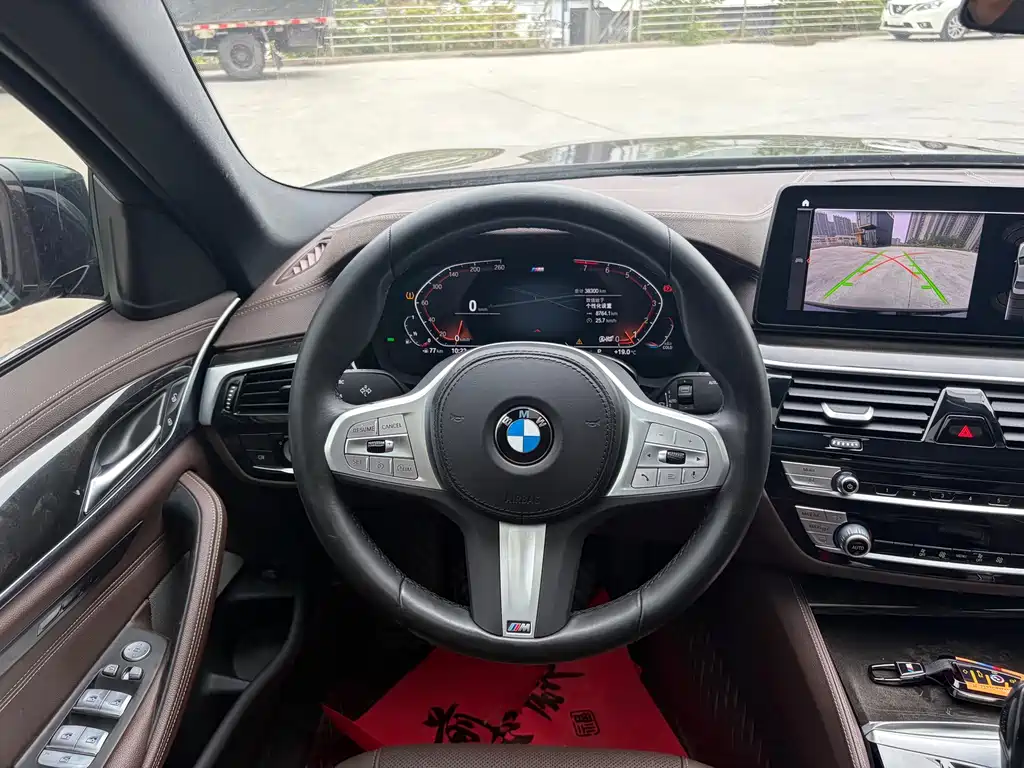 BMW 5 Series 2022 — фото 10