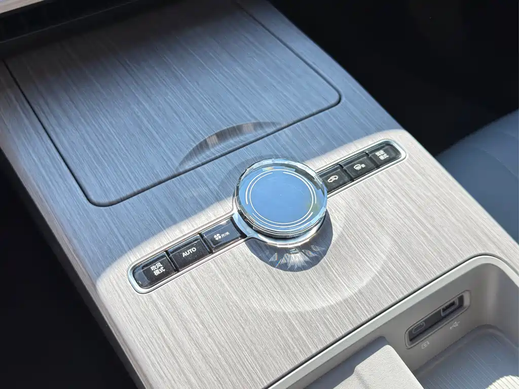 Geely Galaxy E8 2024 — фото 17
