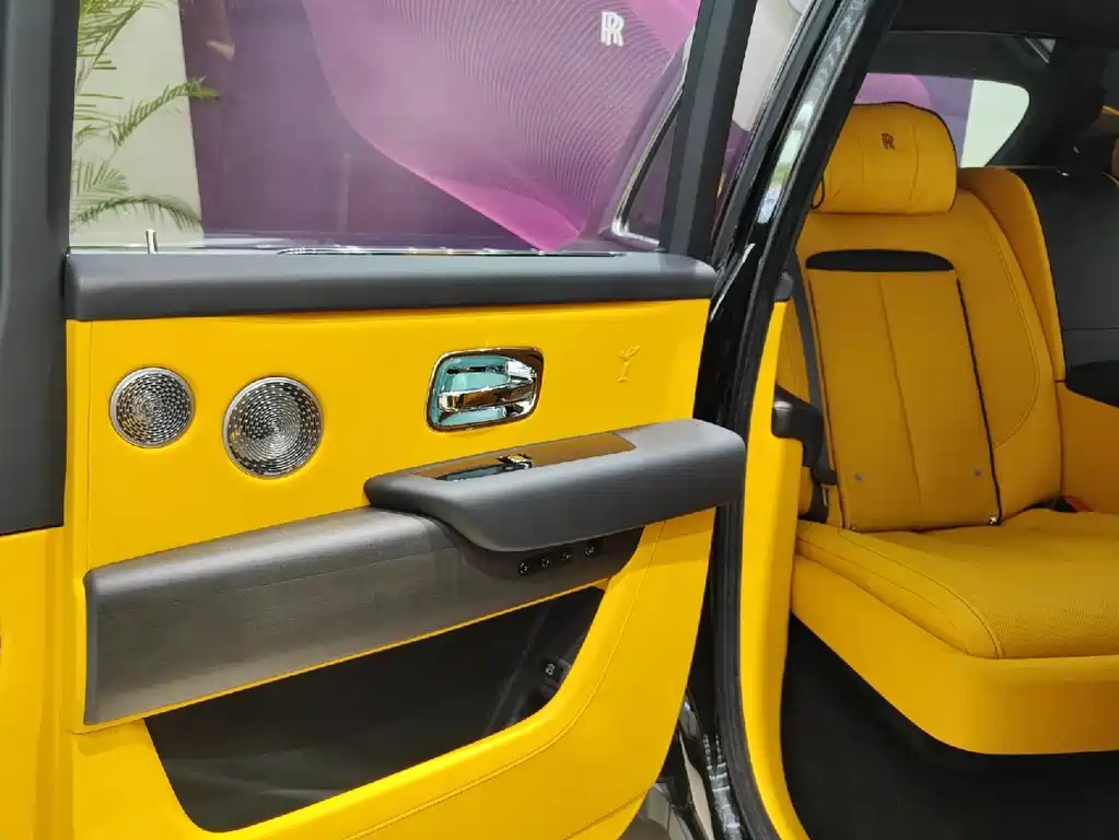 Rolls-Royce Cullinan 2018 мест