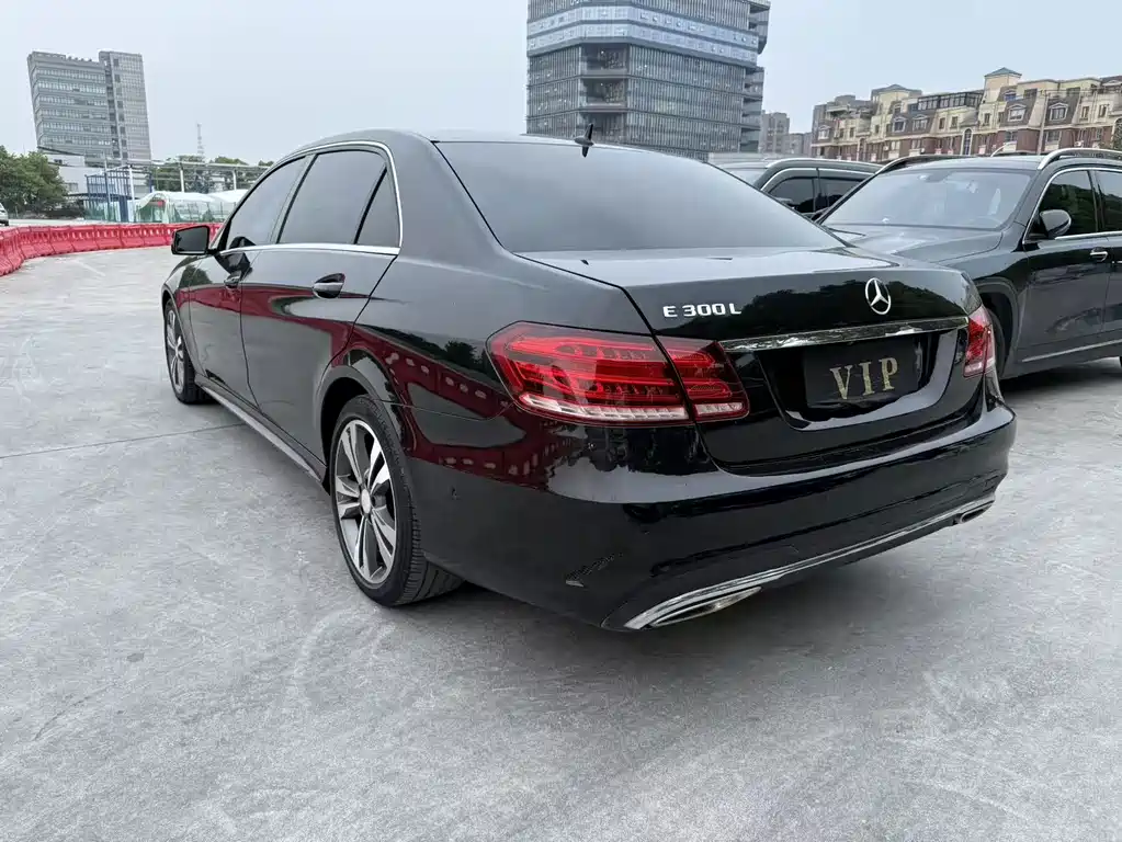 Mercedes-Benz E-Class — миниатюра 7