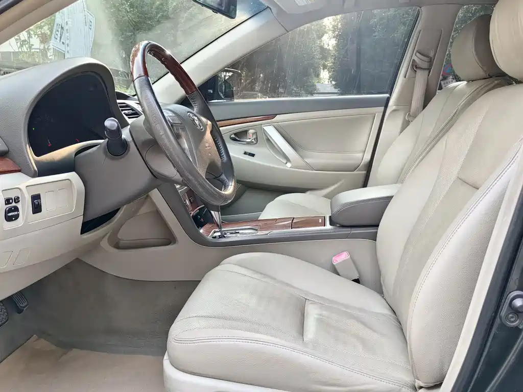 Toyota Camry — миниатюра 7