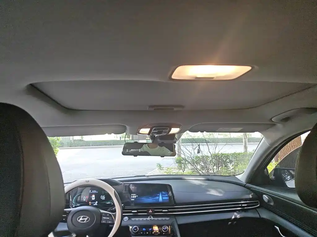 Hyundai Elantra — миниатюра 14