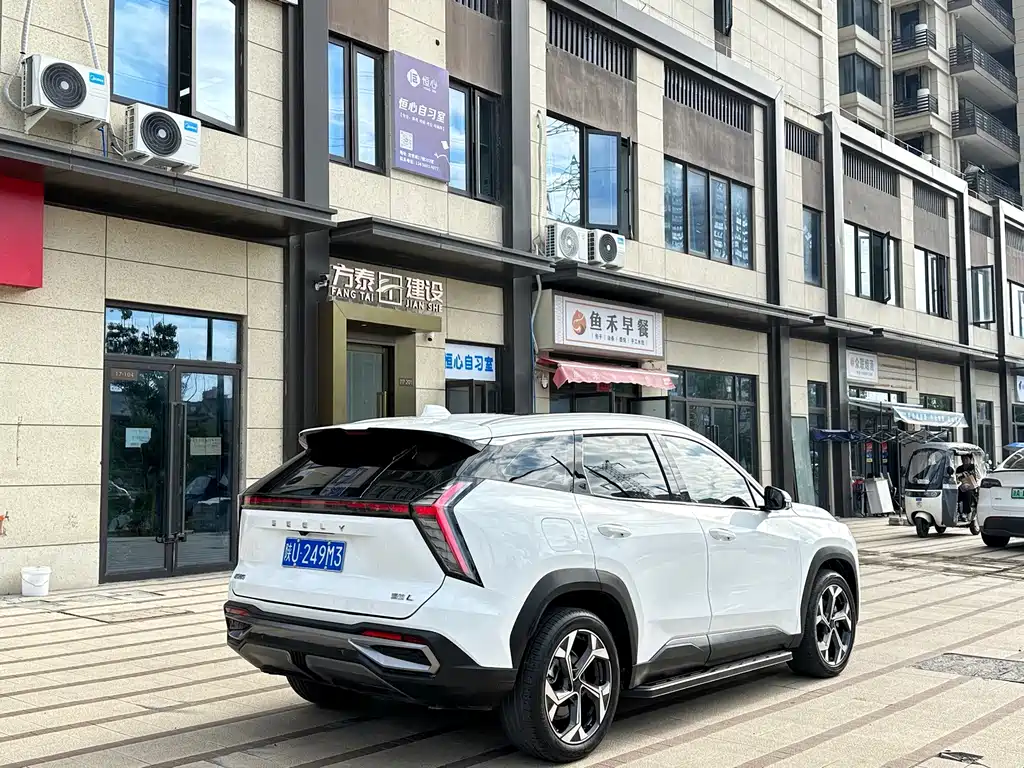 Geely Boyue L — миниатюра 17