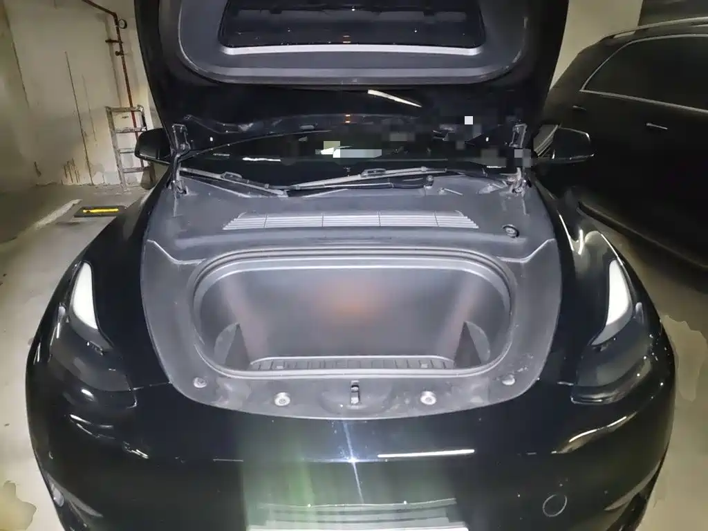 Tesla Model Y — миниатюра 21