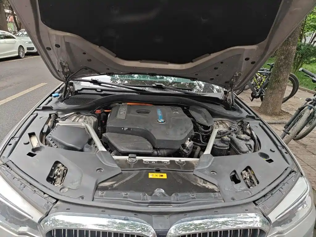 BMW 5 Series New Energy — миниатюра 21