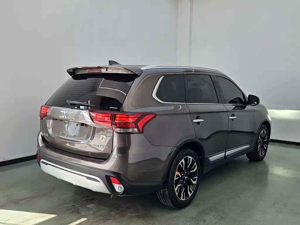 MITSUBISHI OUTLANDER