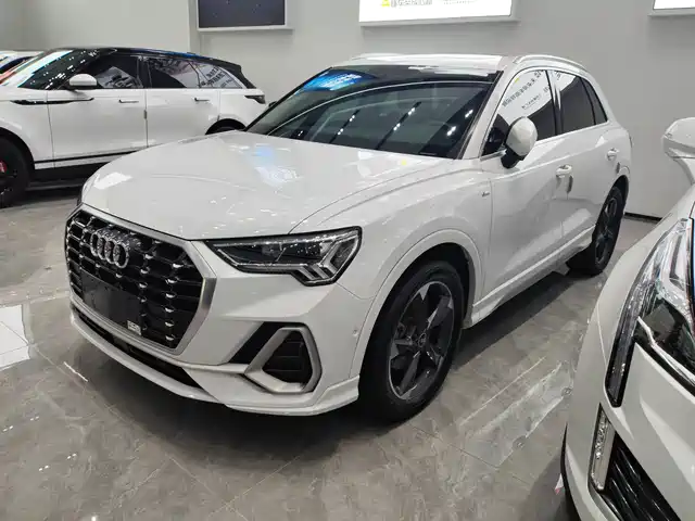 AUDI  Q3 2021