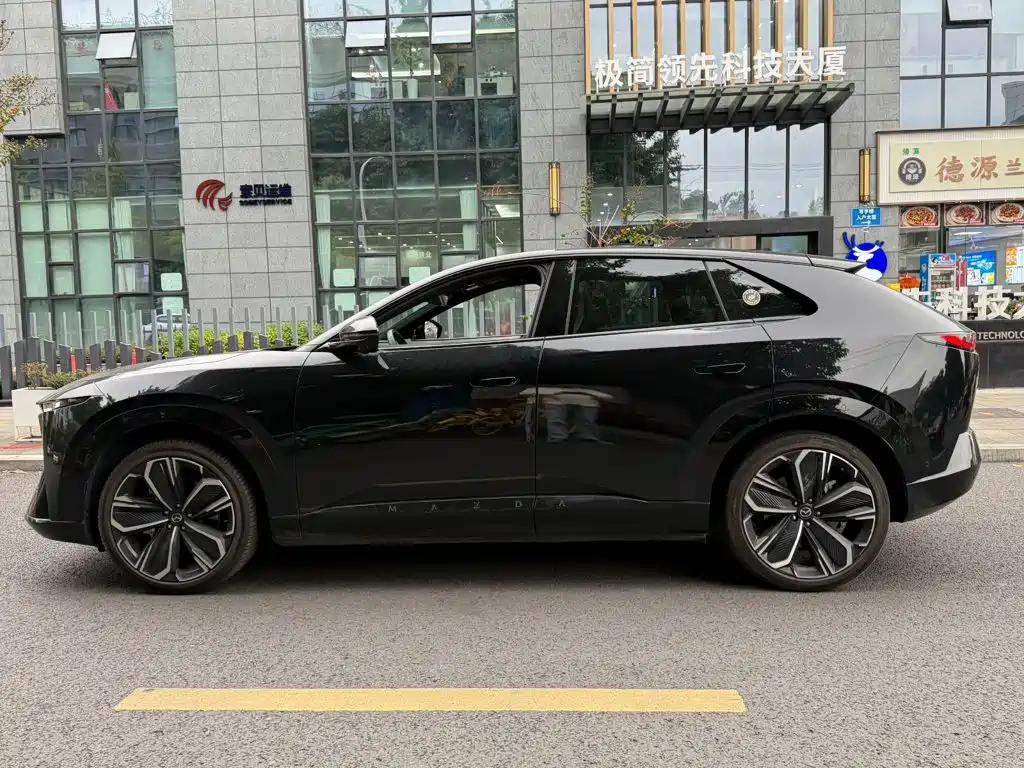 Mazda EZ-60 — миниатюра 3
