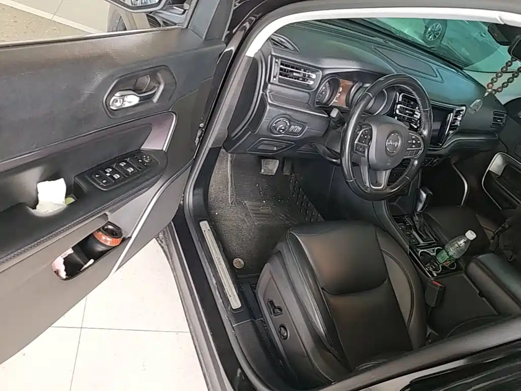 Jeep Grand Commander — миниатюра 16