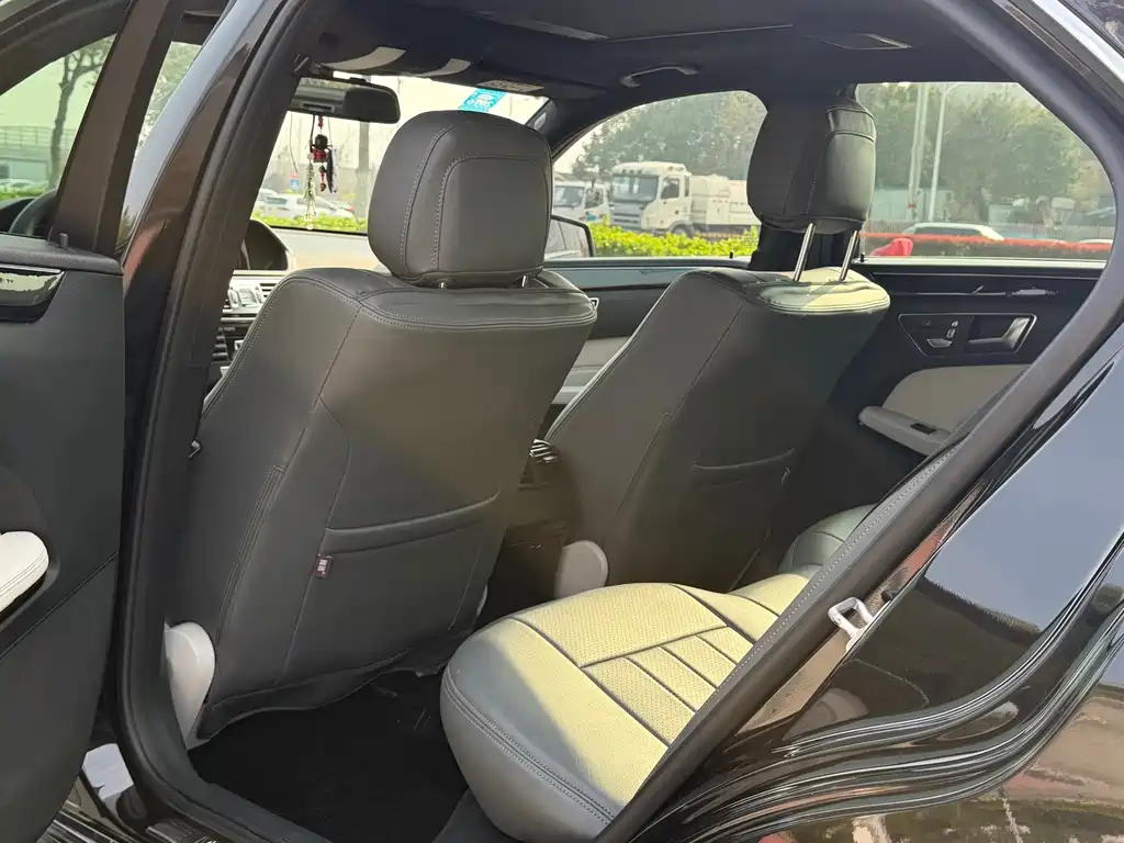 Mercedes-Benz E-Class — миниатюра 12