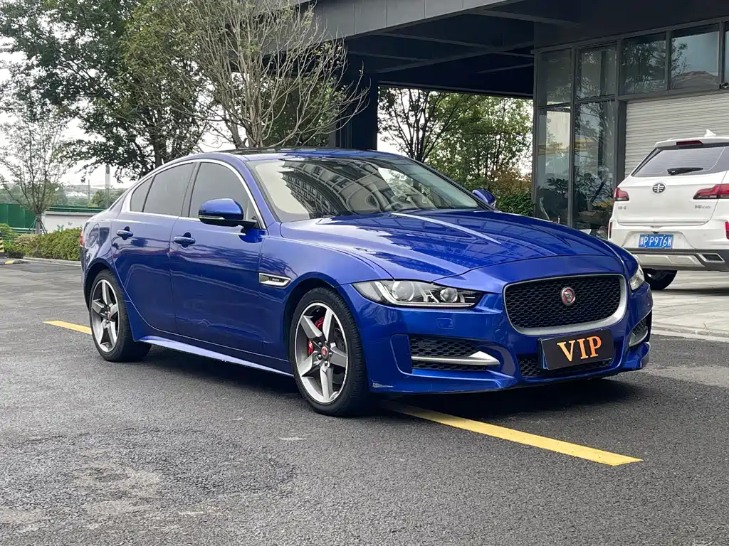 JAGUAR  XE