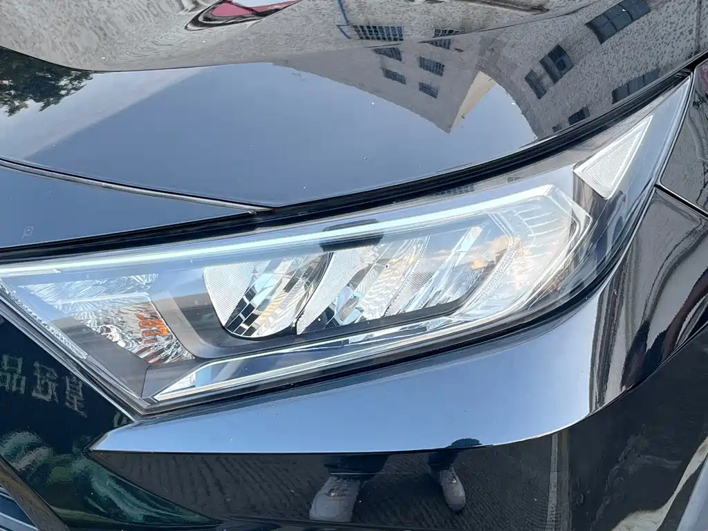 Toyota RAV4 — миниатюра 9
