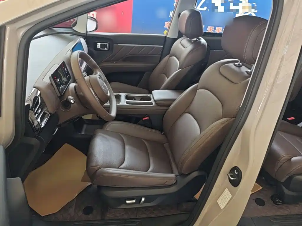 Wuling Xingguang 730 New Energy — миниатюра 15