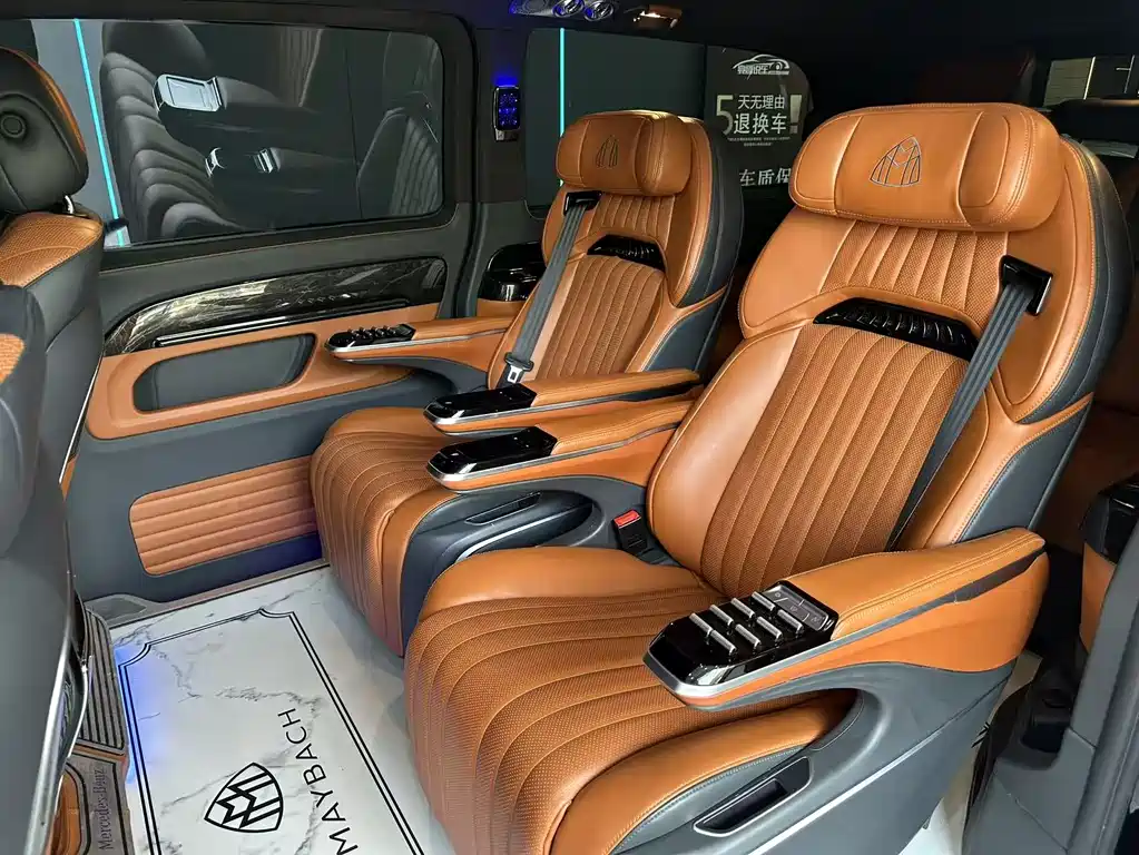 Mercedes-Benz Vito 2023 2.0T 7 мест